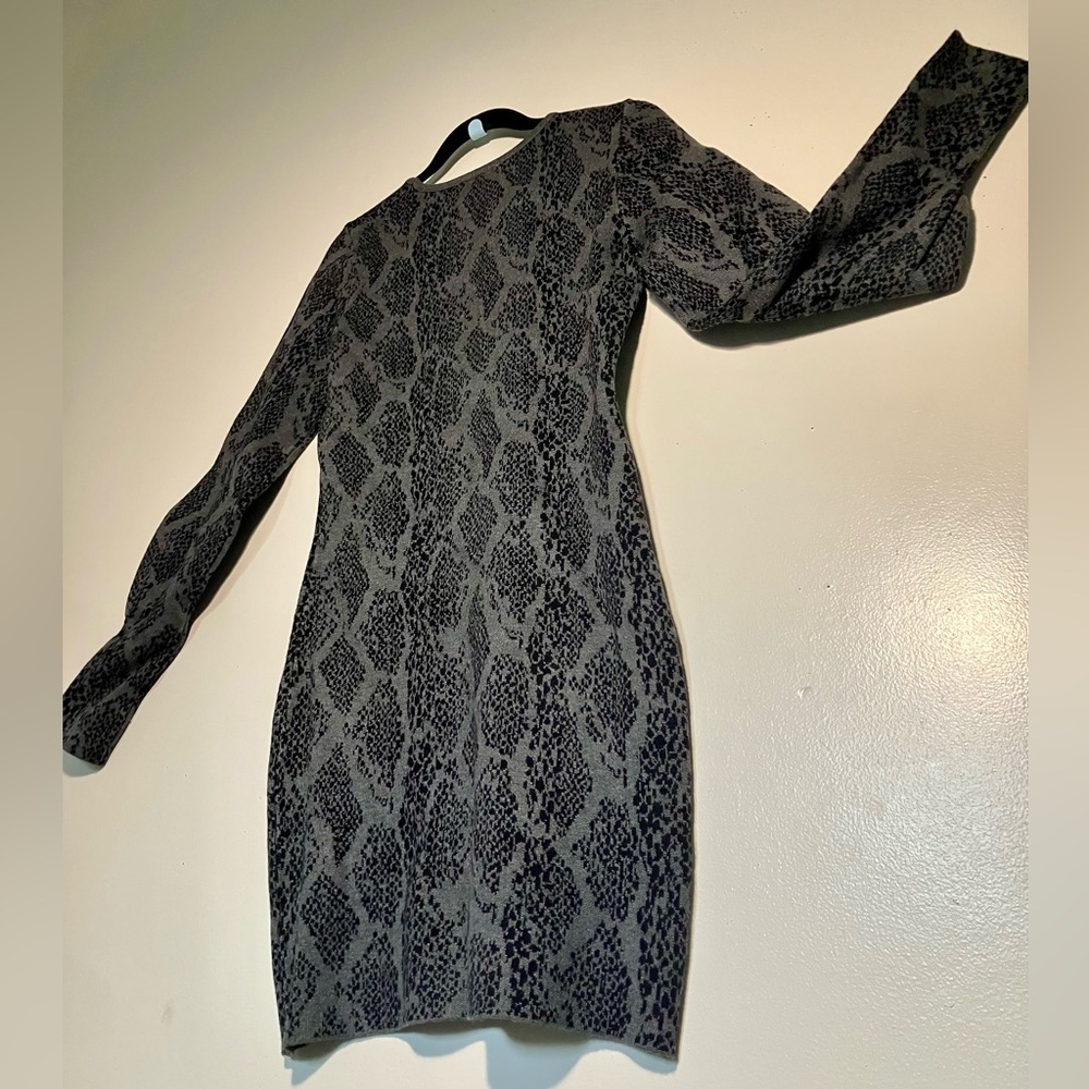 Wayf Charcoal w/black pattern Long Sleeve Sweater Dress